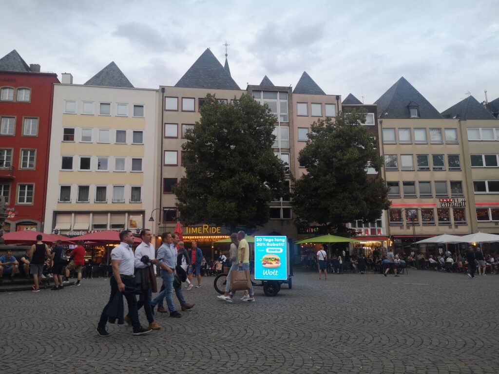 Fahrradwerbung auf dem Heumarkt in Köln